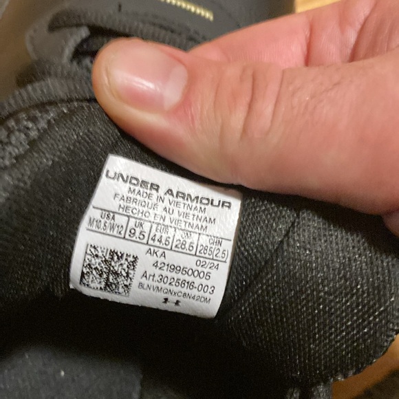 Mens Under Armour shoes - Picture 7 of 8